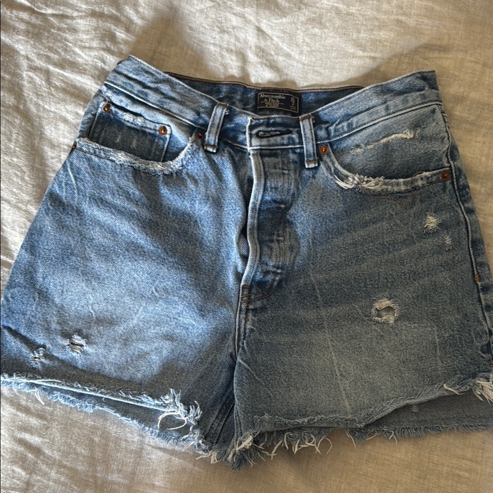 Abercrombie and Fitch distressed denim shorts size 26